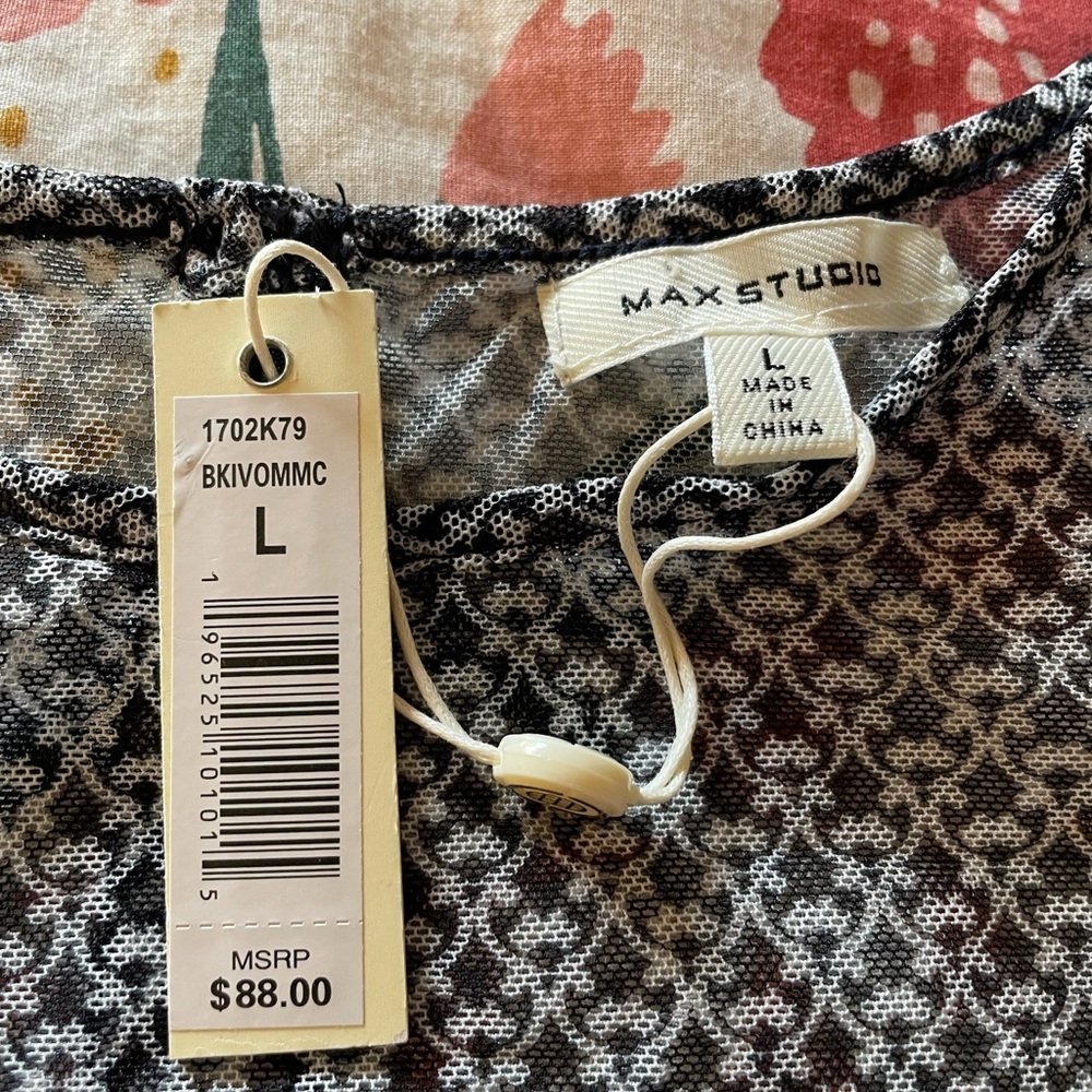Max Studio Sheer Top Fluttery blouse. Women’s L NWT - Picture 6 of 7